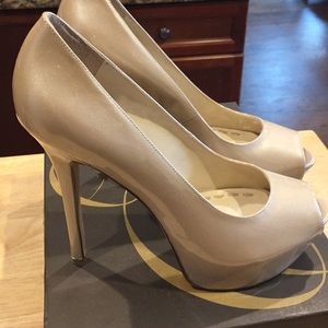 Enzo Angiolini cream metallic patent heels